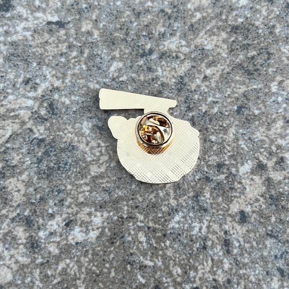 Ramon Noodle bowl Brooch lapel pin backpack pin Hat pin - Picture 3 of 3